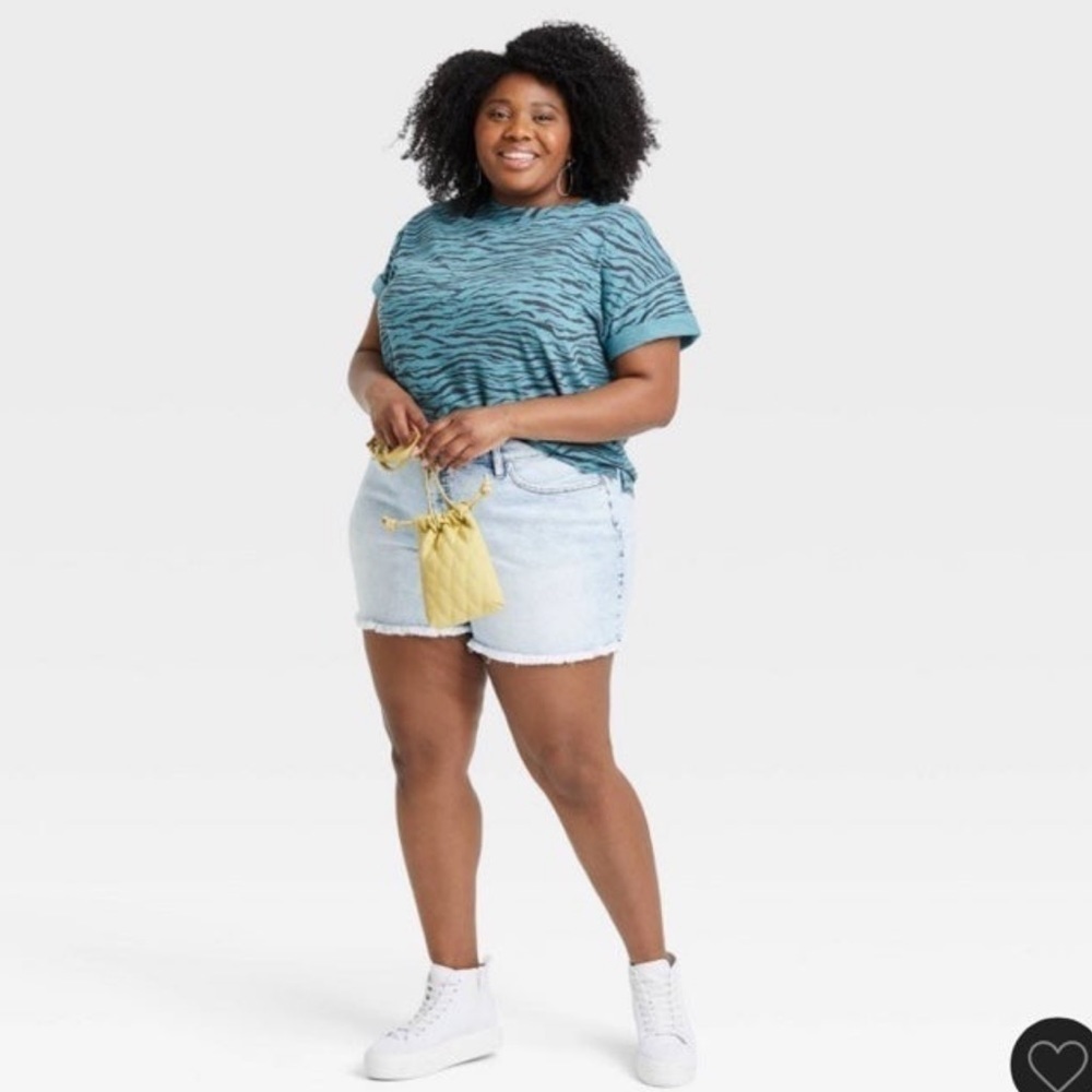 Ava & Viv Women's Plus Size Mid-rise Jean Shorts - Acid Wash Raw Edge 22w NWT